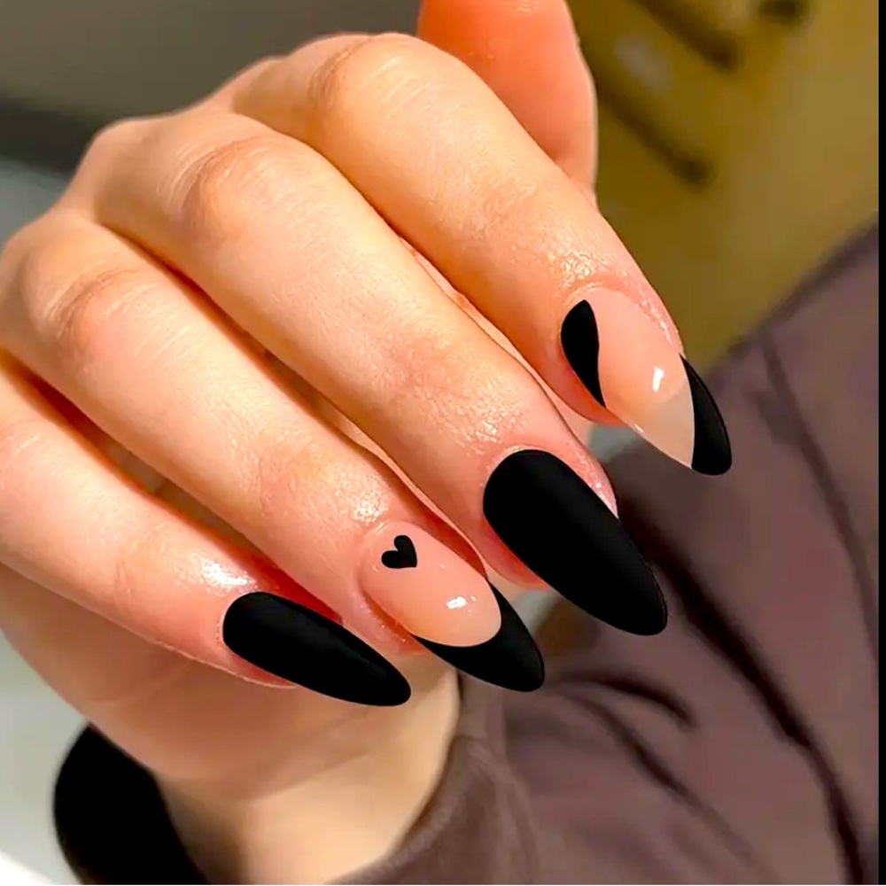 Reusable Press On Nails Almond Shape In Black & Nude With Heart & Stripe Details